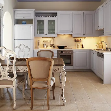 Gt Luxury Suites Орнос